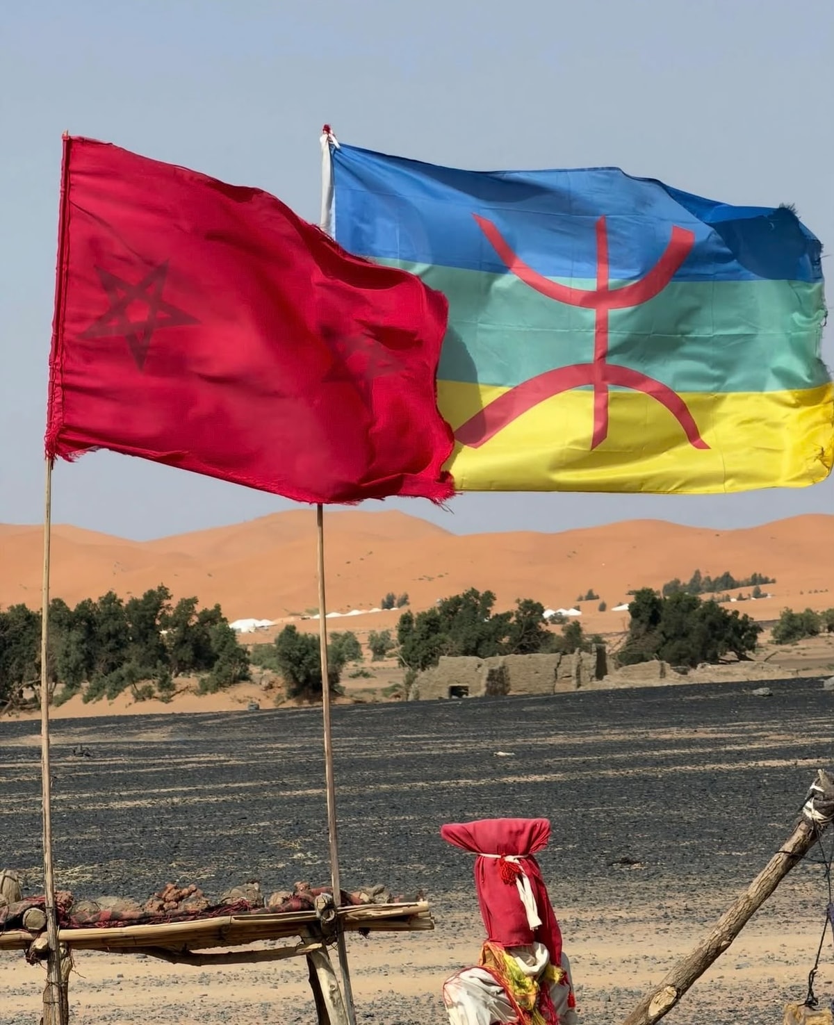 Moroccan market conversation showing Arabic Darija Amazigh Tifinagh French and Spanish language signs