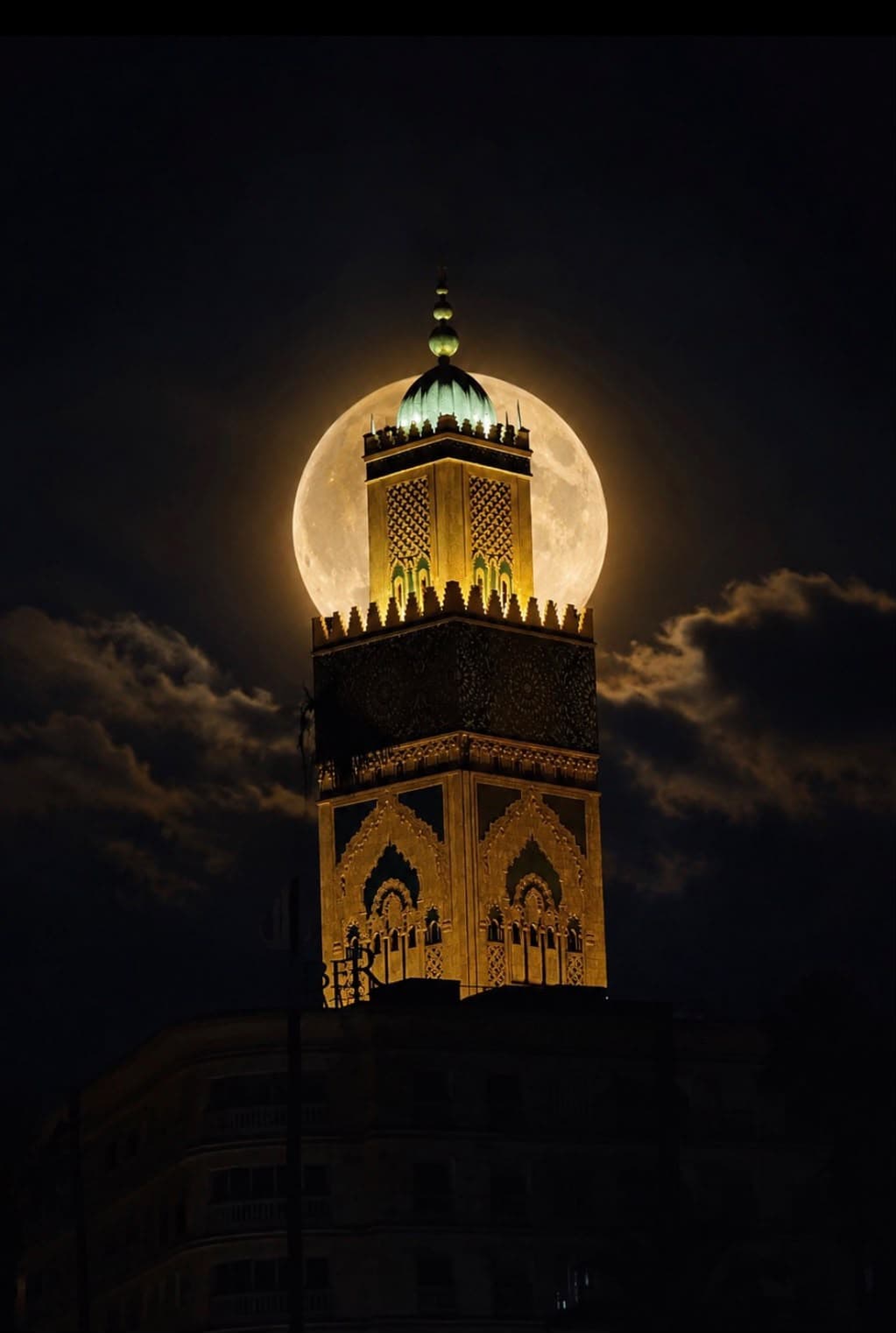 Morocco itinerary 5 days private tour from Casablanca to Marrakech via Chefchaouen and Merzouga